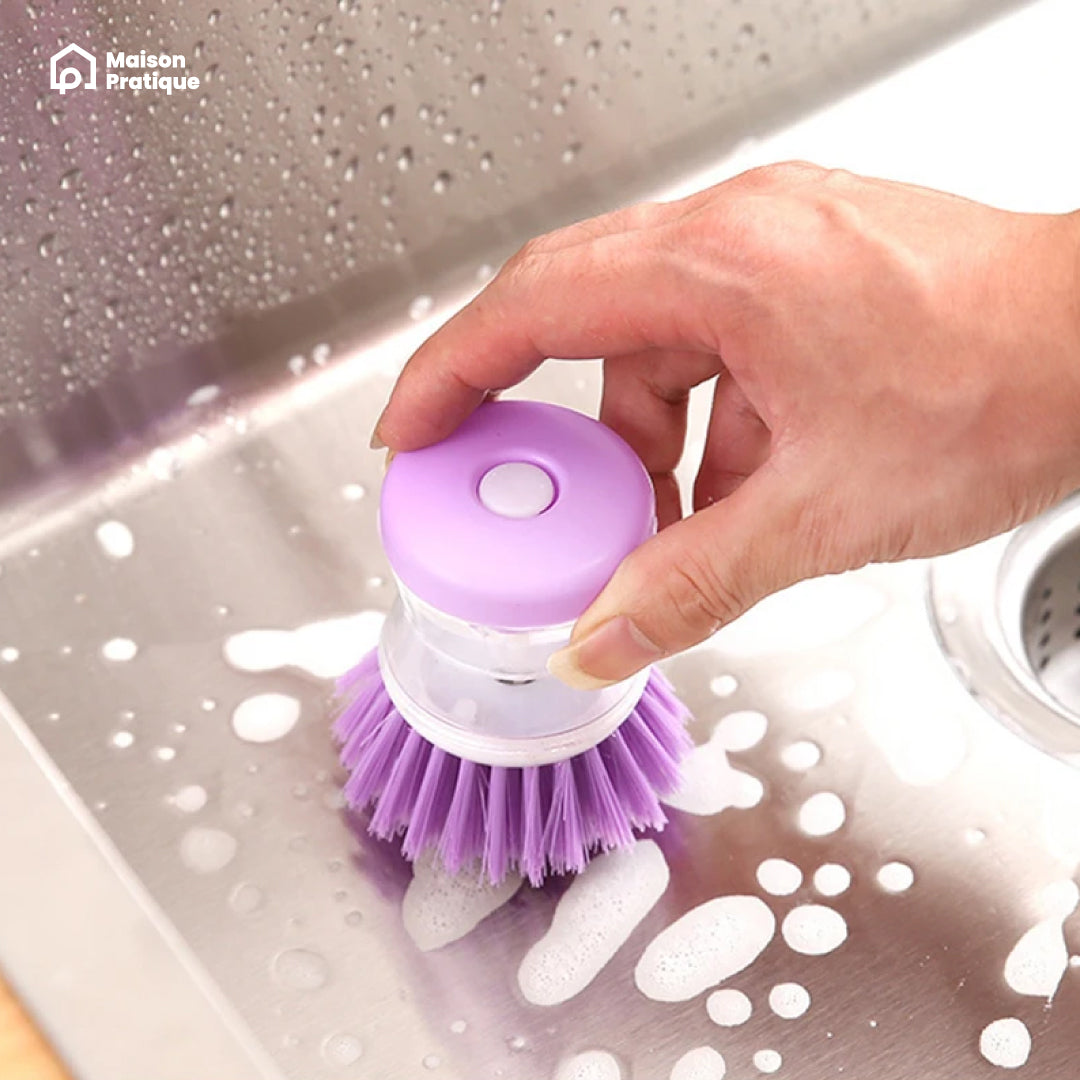 Brosse à vaisselle avec réservoir de produit